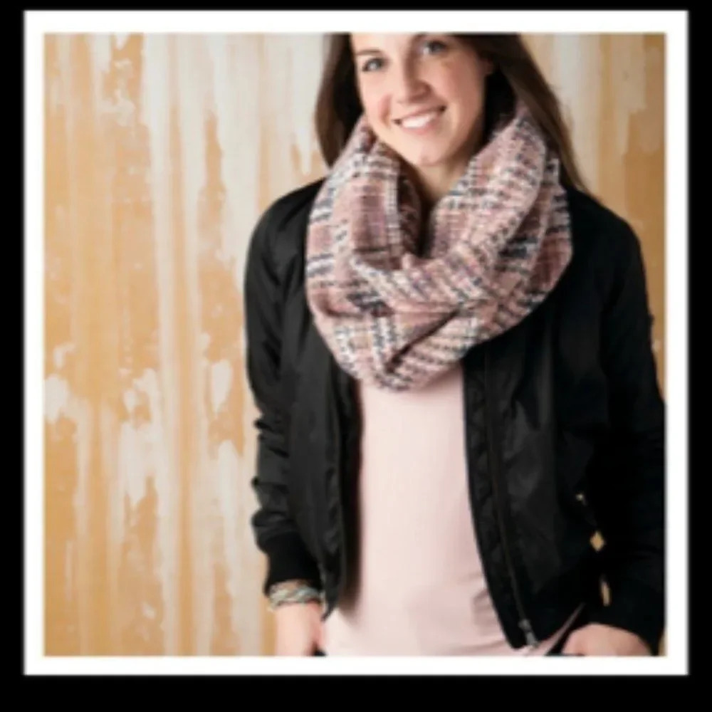 Demdaco Infinity pink woven threads scarf EUC